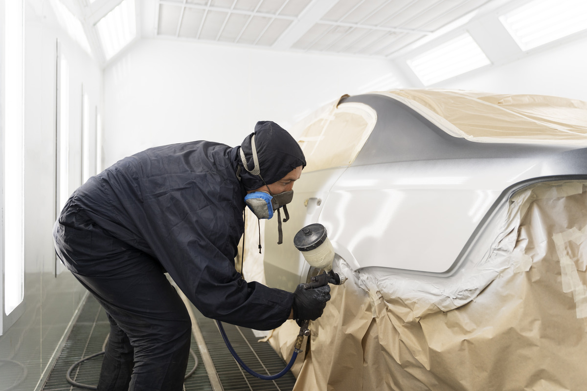 service-worker-painting-car-auto-service (1)