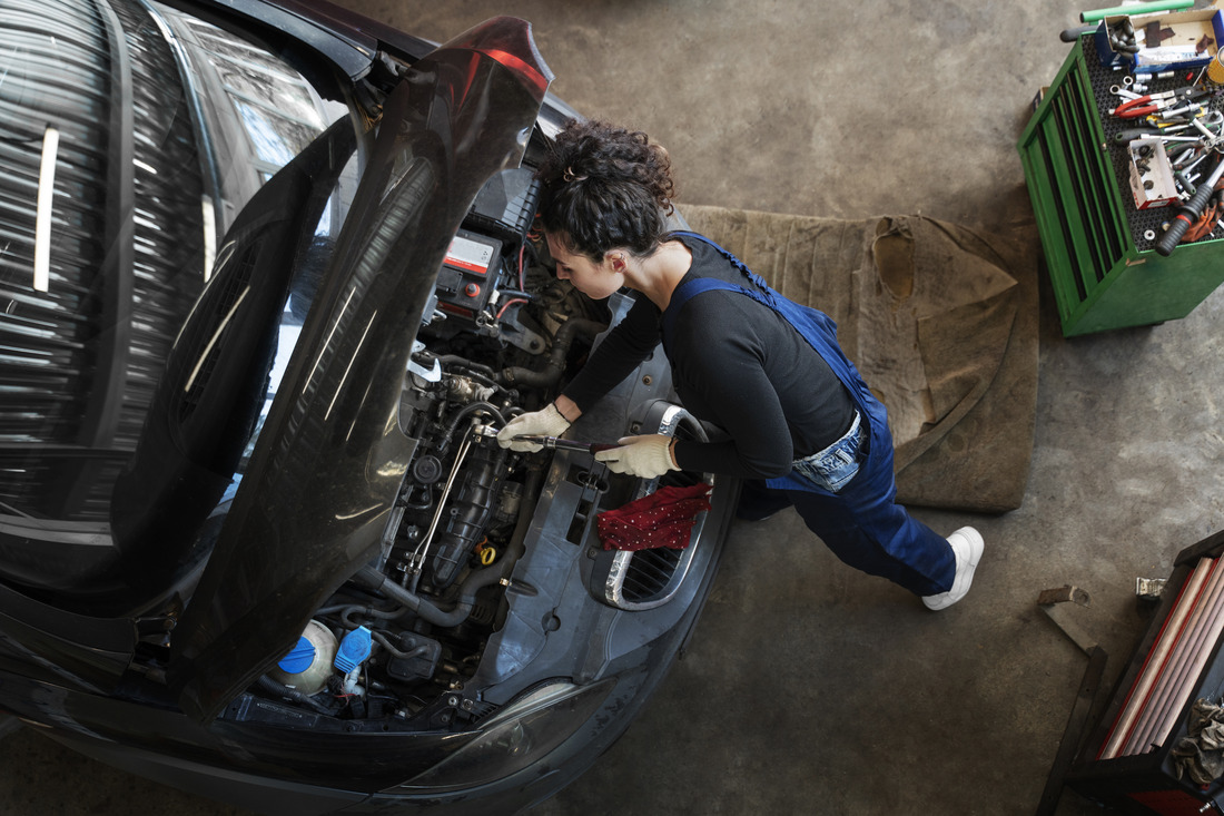 top-view-woman-repairing-car (1)