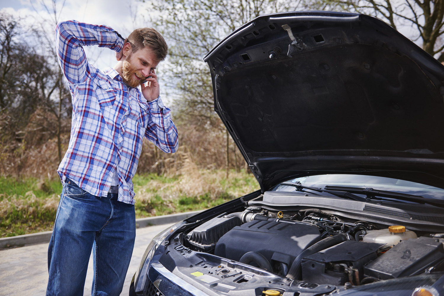 man-having-problem-with-his-car (1)